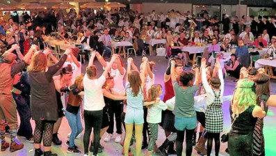 GROSSER FASCHINGSBALL IN HOLZDORF